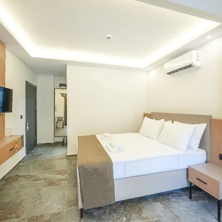 Ada Boutique Hotel *